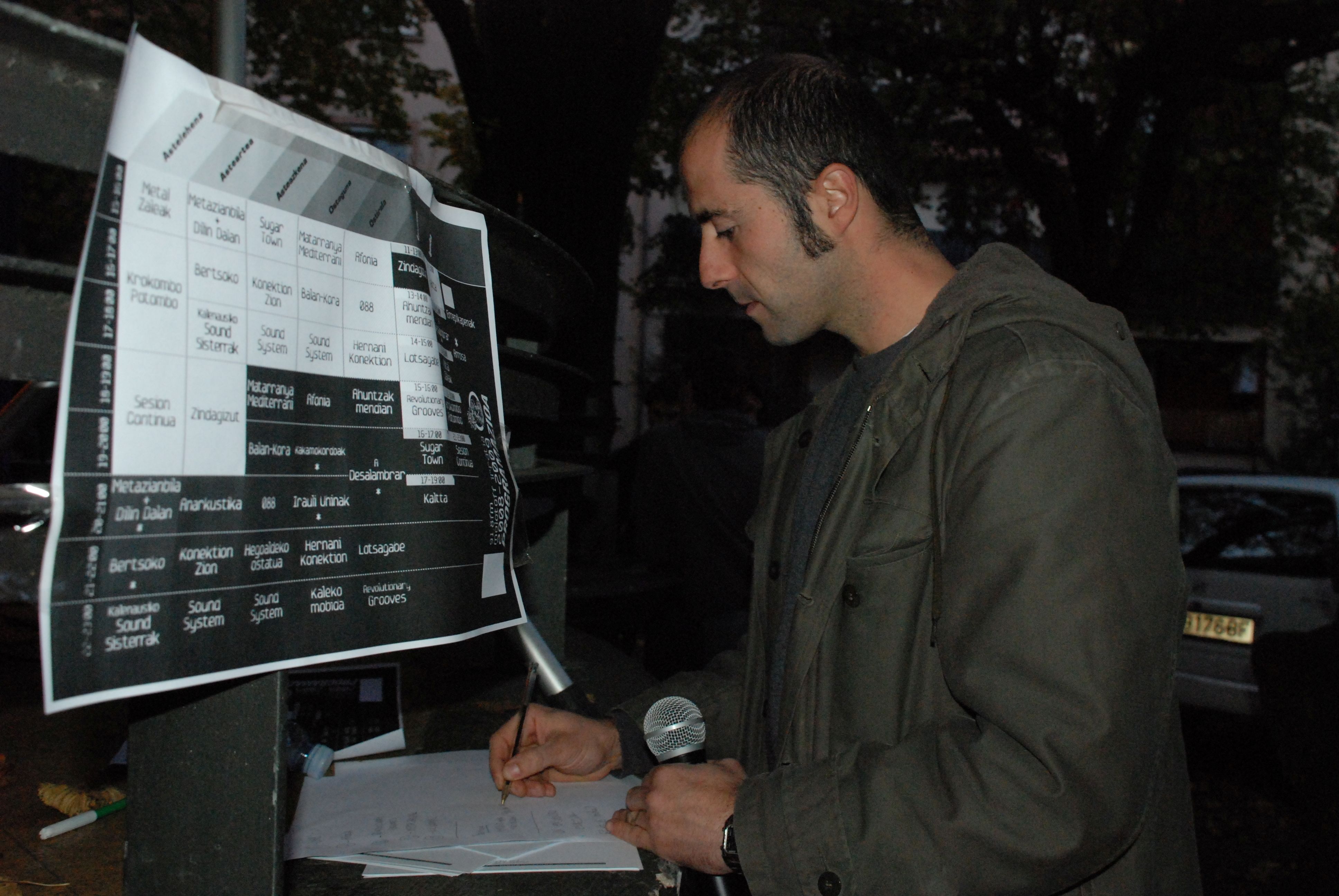 Molo Ijurko prog aurkezpena 08-11-10.JPG